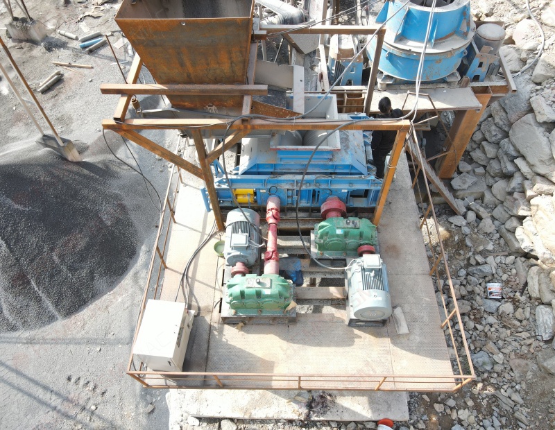 大型全液压对辊破碎机生产现场